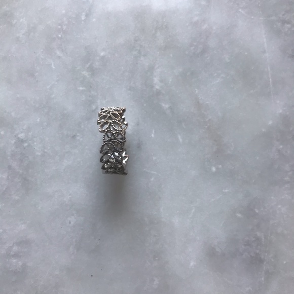 Delicate Silver Leaf Ring - Picture 2 of 5